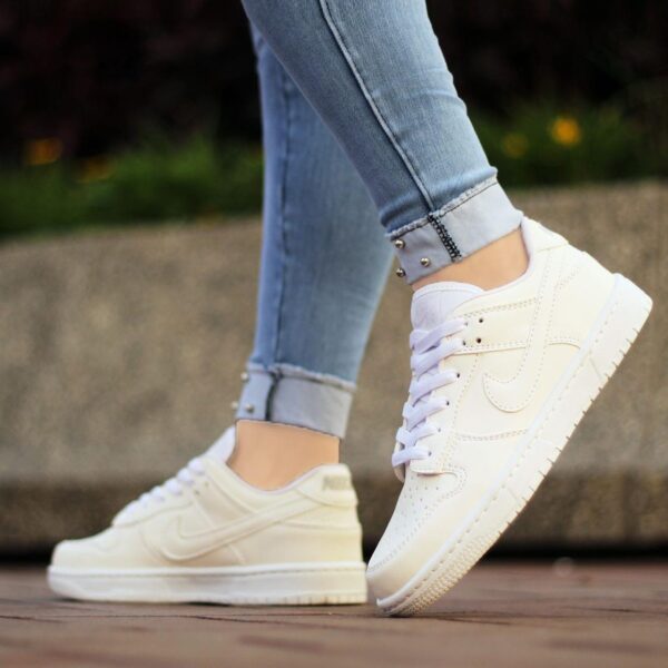 Nike dunk low..