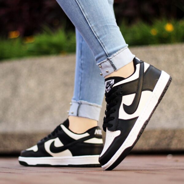 Nike dunk low..