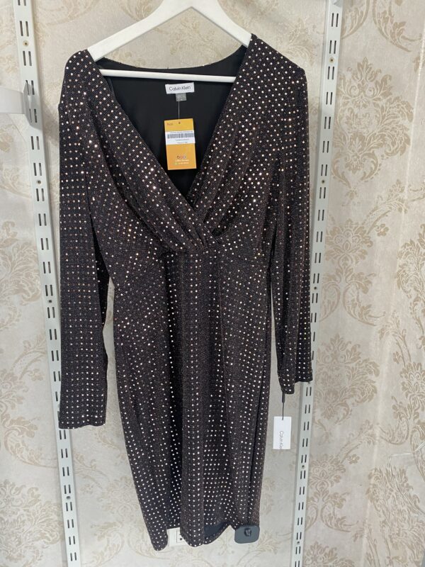 Vestido negro dorado Calvin Klein