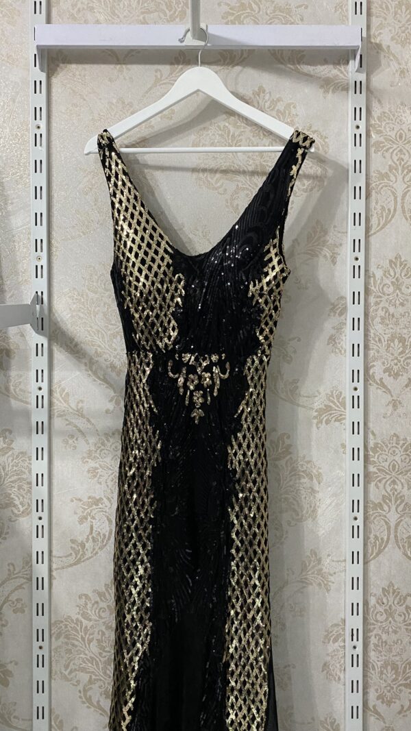 Vestido de fiesta negro con dorado de lentejuelas