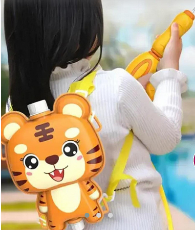 MOCHILA CON PISTOLA DE AGUA